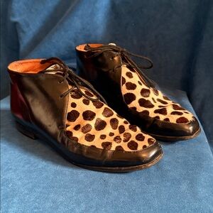 elastomere pony hair. made in Italy. Size 39 .Leopard Print Lace-Up Shoes